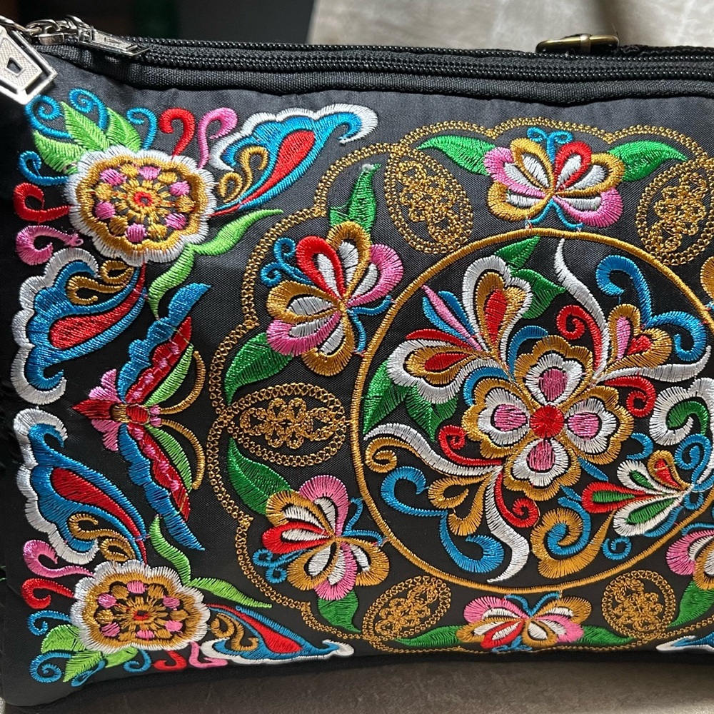 Embroidered crossbody bag with three separate zippered compartments, NWOT - Picture 13 of 16